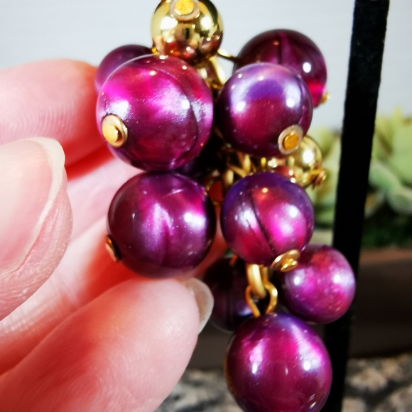 Vintage Purple and Gold Tone Grape Cluster Pierced Earrings - Picture 6 of 14